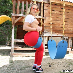 Anal hace que una rubia caliente con un culo grande se corra