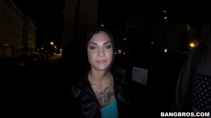 ¡Bonnie Rotten eyacula en público!