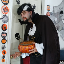 La traviesa Cecilia recibe el regalo perfecto
