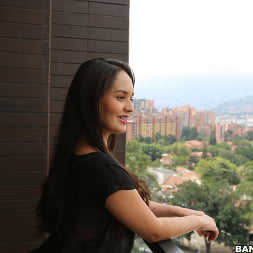 Amateur Latina Wants The Experience of Making A Porn
