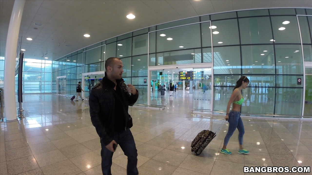Sexo anal en el garaje del aeropuerto con Franceska Jaimes