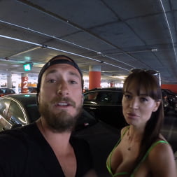 Sexo anal en el garaje del aeropuerto con Franceska Jaimes