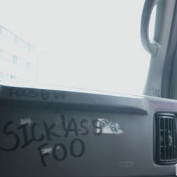 Chica cachonda salta en el autobús