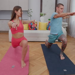 La sesión de yoga se convierte en sesión de sexo