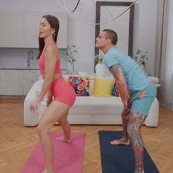 La sesión de yoga se convierte en sesión de sexo