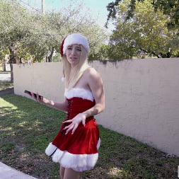 El pequeño ayudante de Papá Noel se deja follar duro