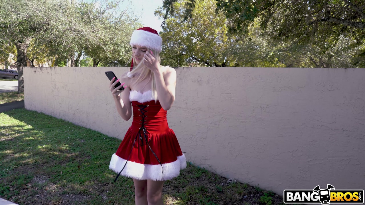 El pequeño ayudante de Papá Noel se deja follar duro