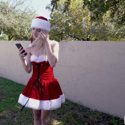 El pequeño ayudante de Papá Noel se deja follar duro