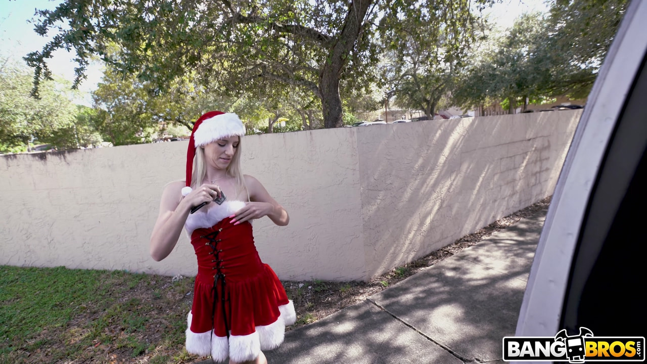 El pequeño ayudante de Papá Noel se deja follar duro