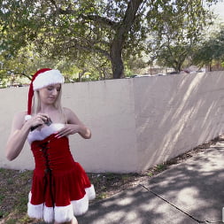 El pequeño ayudante de Papá Noel se deja follar duro