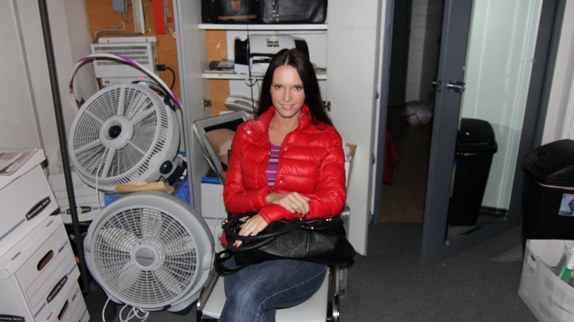 Jennifer Dark en la trastienda