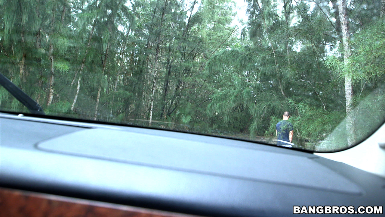 Big booty MILF fucked outdoors