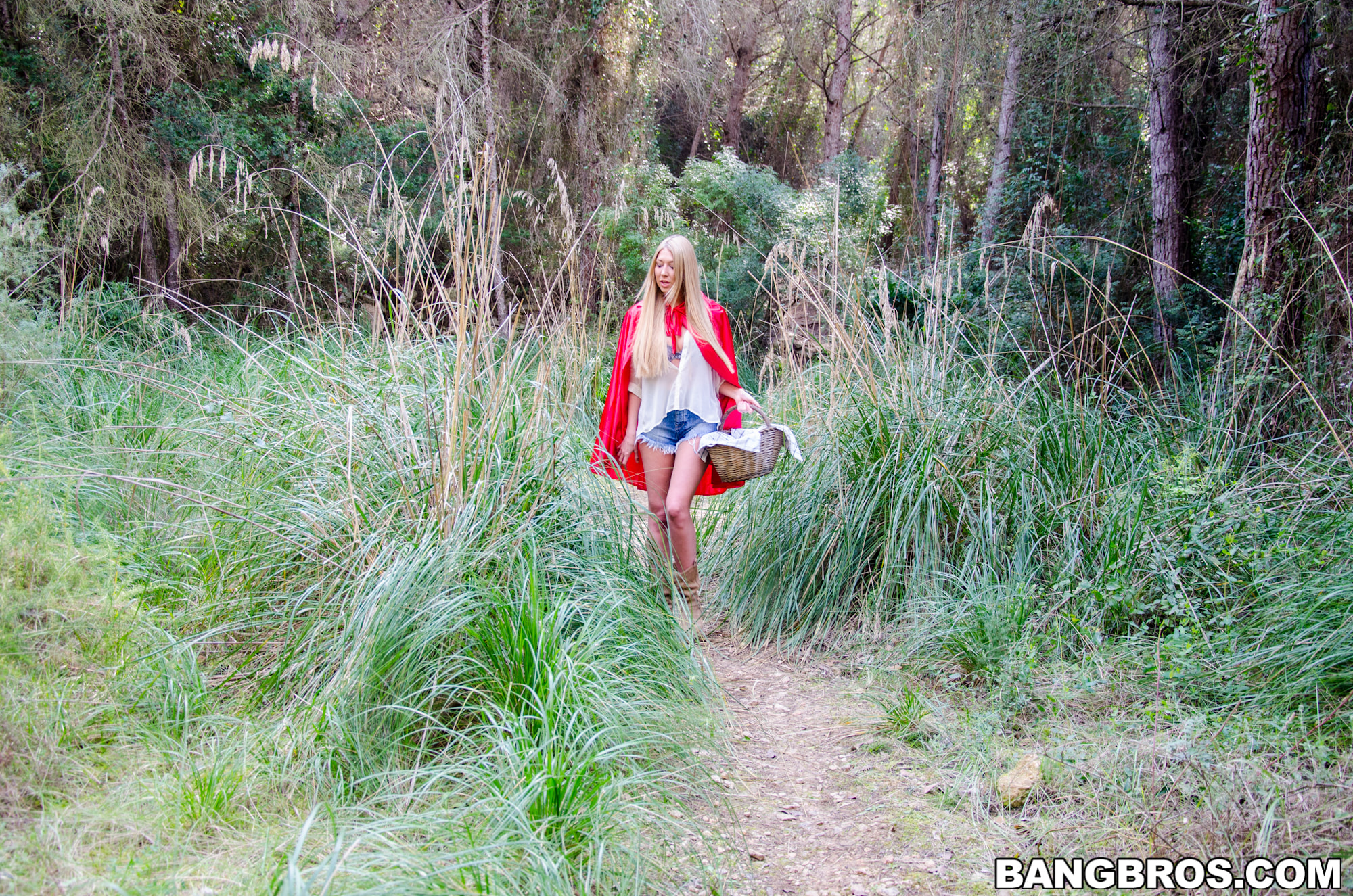 Big tit creampie outsides in the woods