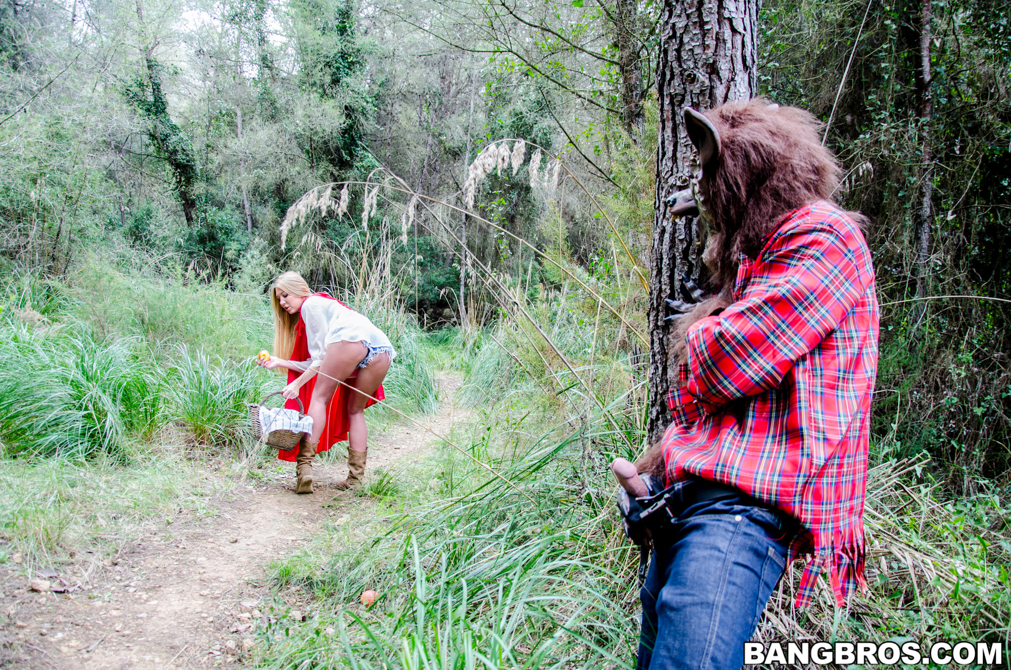 Big tit creampie outsides in the woods