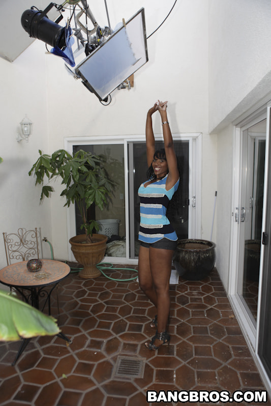 Naomi Banxxx Is Thick And Juicy!