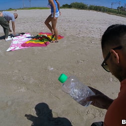 Follando en la playa nudista!