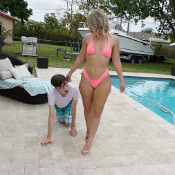 Creampie After Spying On A Juicy Big Booty