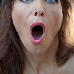 Milf se folla al novio de su hija