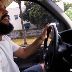 ¡La señora del almuerzo es follada en el BangBus y abandonada!