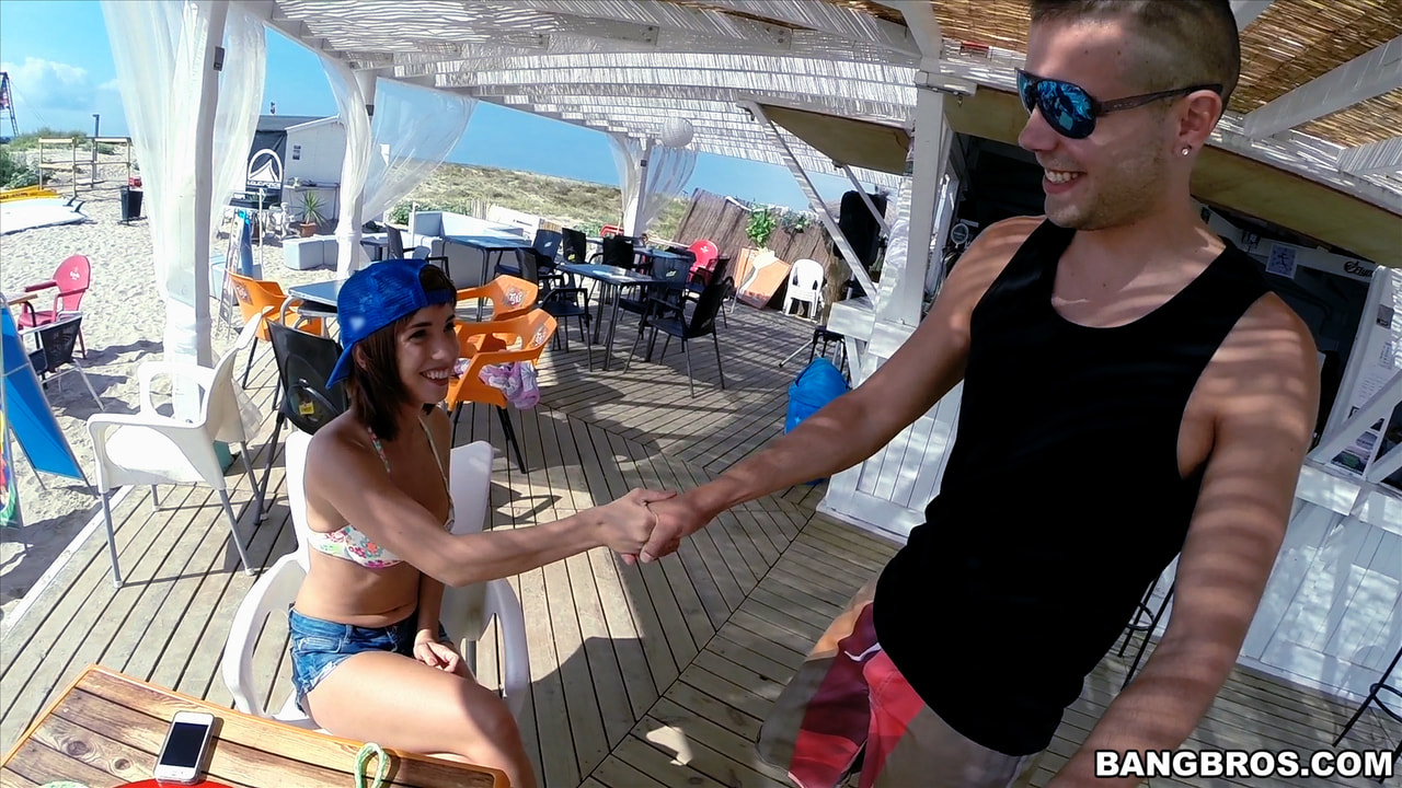 Sexo caliente en la playa pública