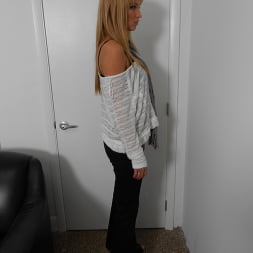 Modelo rubia se deja follar