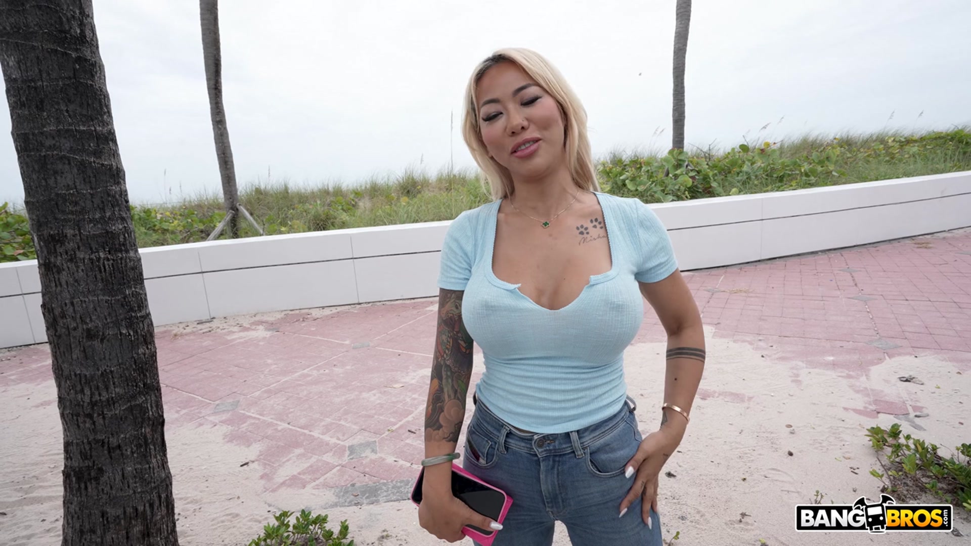 ¡Victoria Liu toma una gran polla!
