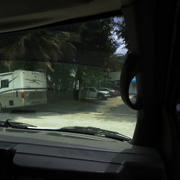 Es fácil conseguir chicas de la iglesia en el Bang Bus
